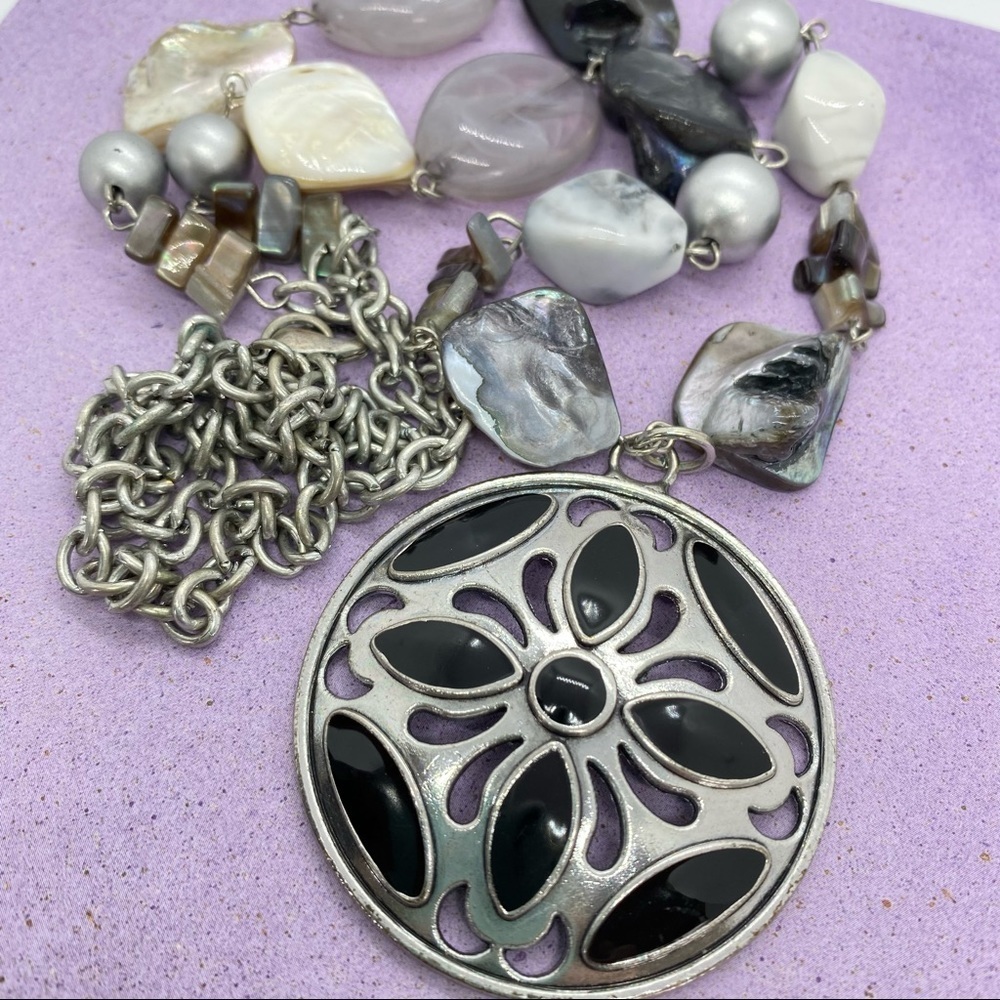 Long Natural Shell Beads Necklace Pendant